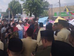 Nurani Pejabat Mati? Korban Zona Merah Geruduk Paripurna HUT Jambi